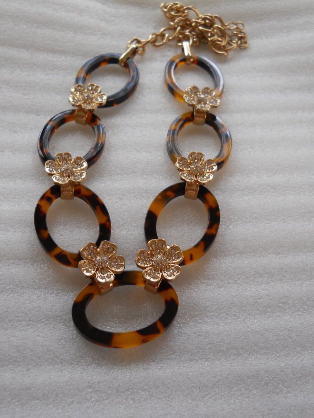 Tortoise Shell & Flower Necklace    830 - Picture 2 of 3